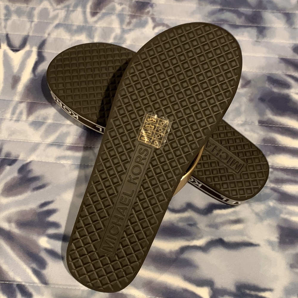 Michael Kors Platform Flip Flops MK logo, never worn, new - Picture 5 of 6